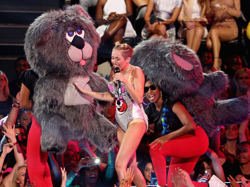 Miley Cyrus &#038; Robin Thicke perform LIVE at 2013 VMAs
