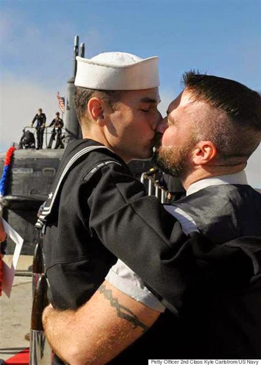San Diego: US Sailor And Boyfriend Chosen For Ceremonial &#8220;First Kiss&#8221; At Homecoming