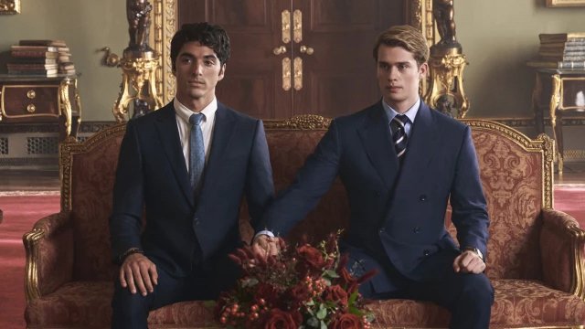 Taylor Zakhar Perez, left, and Nicholas Galitzine will reprise their roles in the romantic comedy (photo: Jonathan Prime / Prime Video