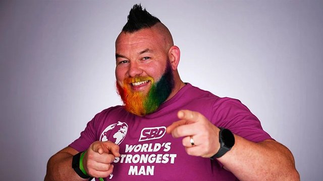 "Worlds Strongest Gay" Rob Kearney