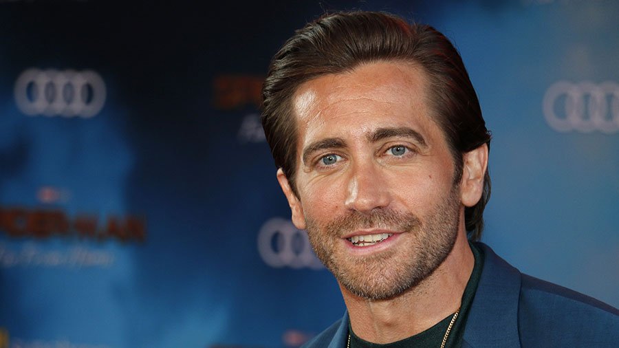 Jake Gyllenhaal (via Depositphotos)