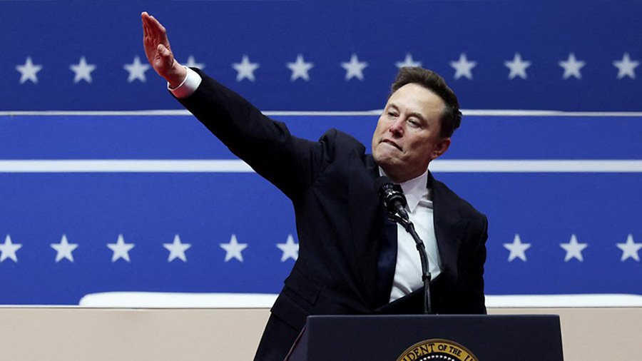 Elon Musk gives 'sieg heil' Hitler salute (screen capture)