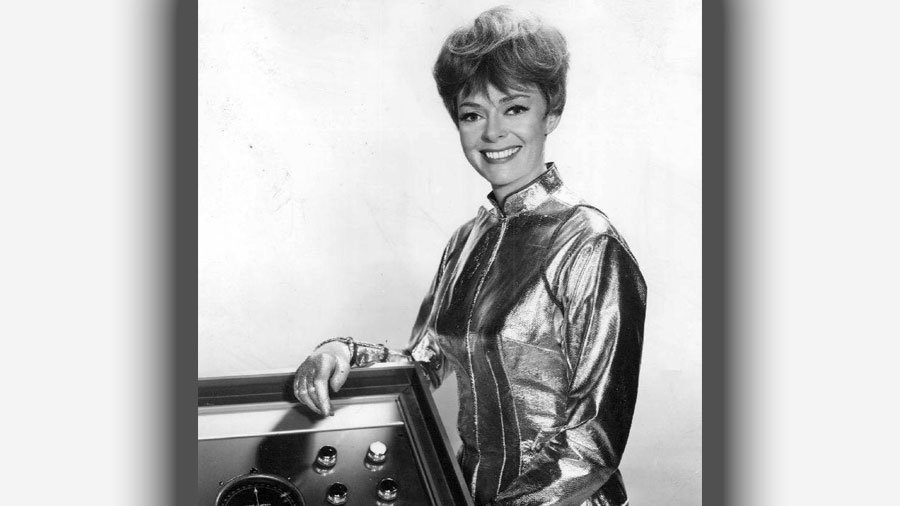 Lockhart as Maureen Robinson in the sci-fi series Lost in Space from 1965 to 1968 (public domain)