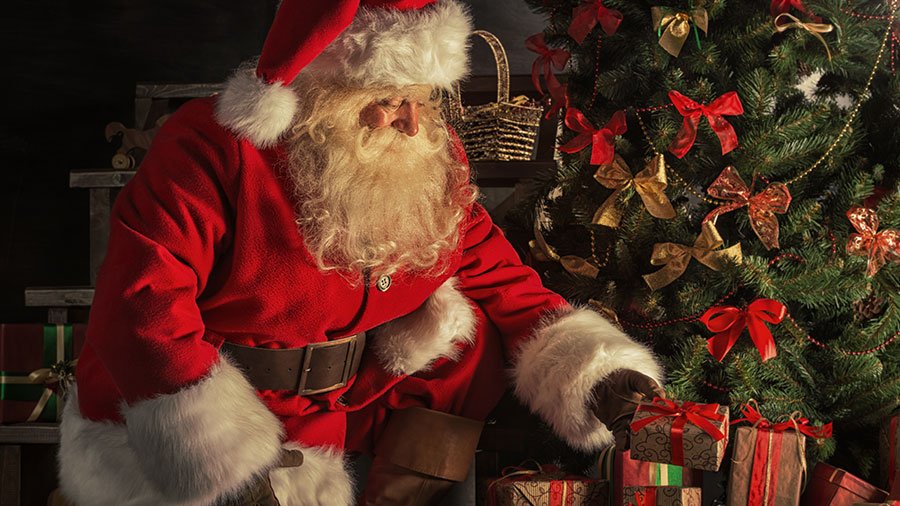 Santa delivering Christmas gifts (photo: Depositphotos)