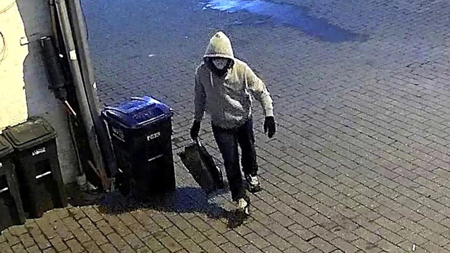Surveillance photo of Jan 6 pipe bomb suspect