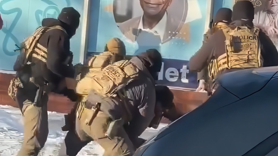 Federal agents shot a U.S. Citizen this morning in Minneapolis (screen capture)