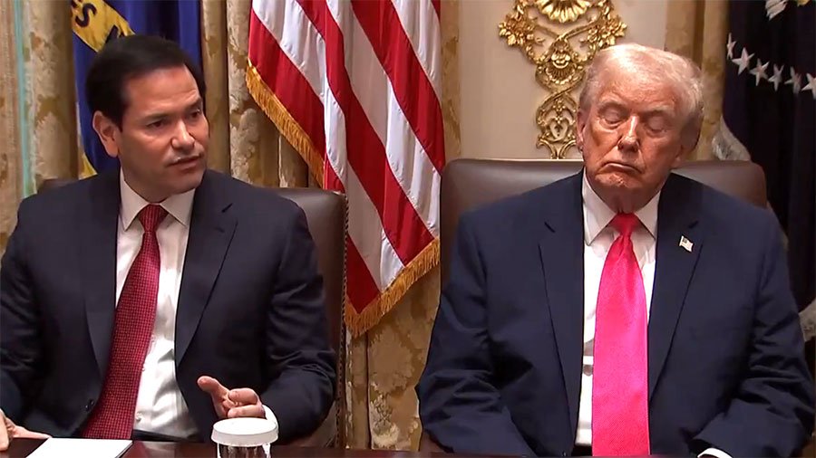 Donald Trump dozes while Marco Rubio speaks at a White House Cabinet meeting (screen cap)