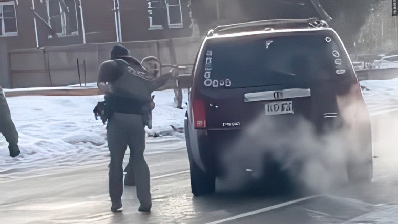 ICE officer Jonathan Ross firing at Renee Good through her driver's side window
