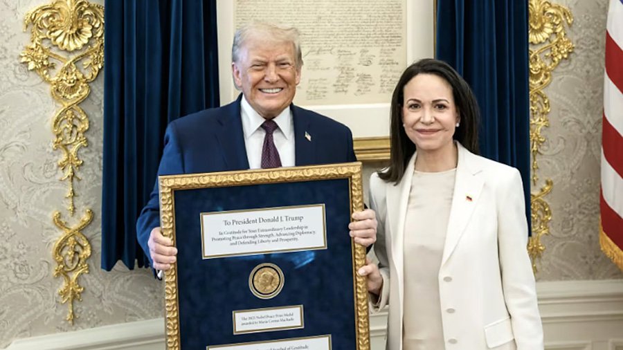 Venezuelan opposition leader María Corina Machado presents her Nobel Peace Prize to Donald Trump (photo: White House)