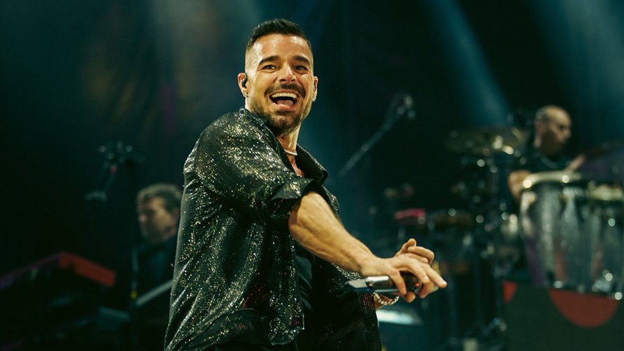 Ricky Martin (photo via official Facebook)