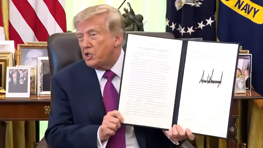 Donald Trump in the Oval Office (via screen capture)