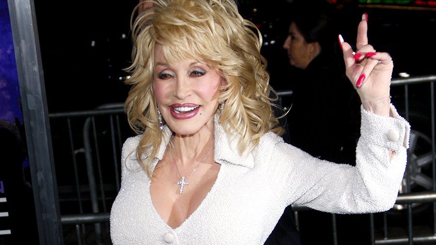 Dolly Parton has died at the age of 80. (image via Depositphotos)
