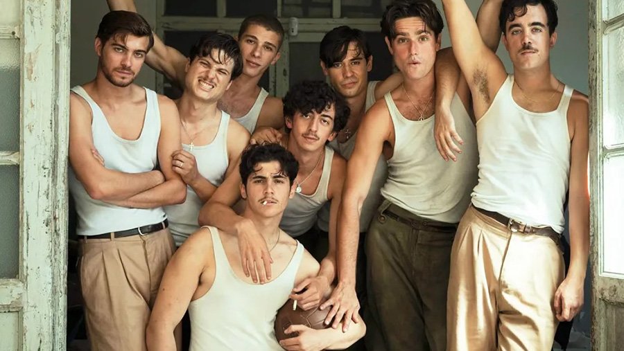 The cast of "La Bola Negra" (image via MovistarPlus)